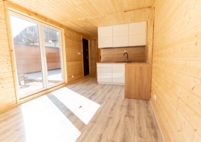 Salon z aneksem kuchennym 4