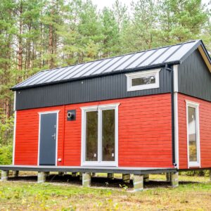 Domdrewniany całoroczny z wypustem kominowym i antresolą 25 m2 – Colorado